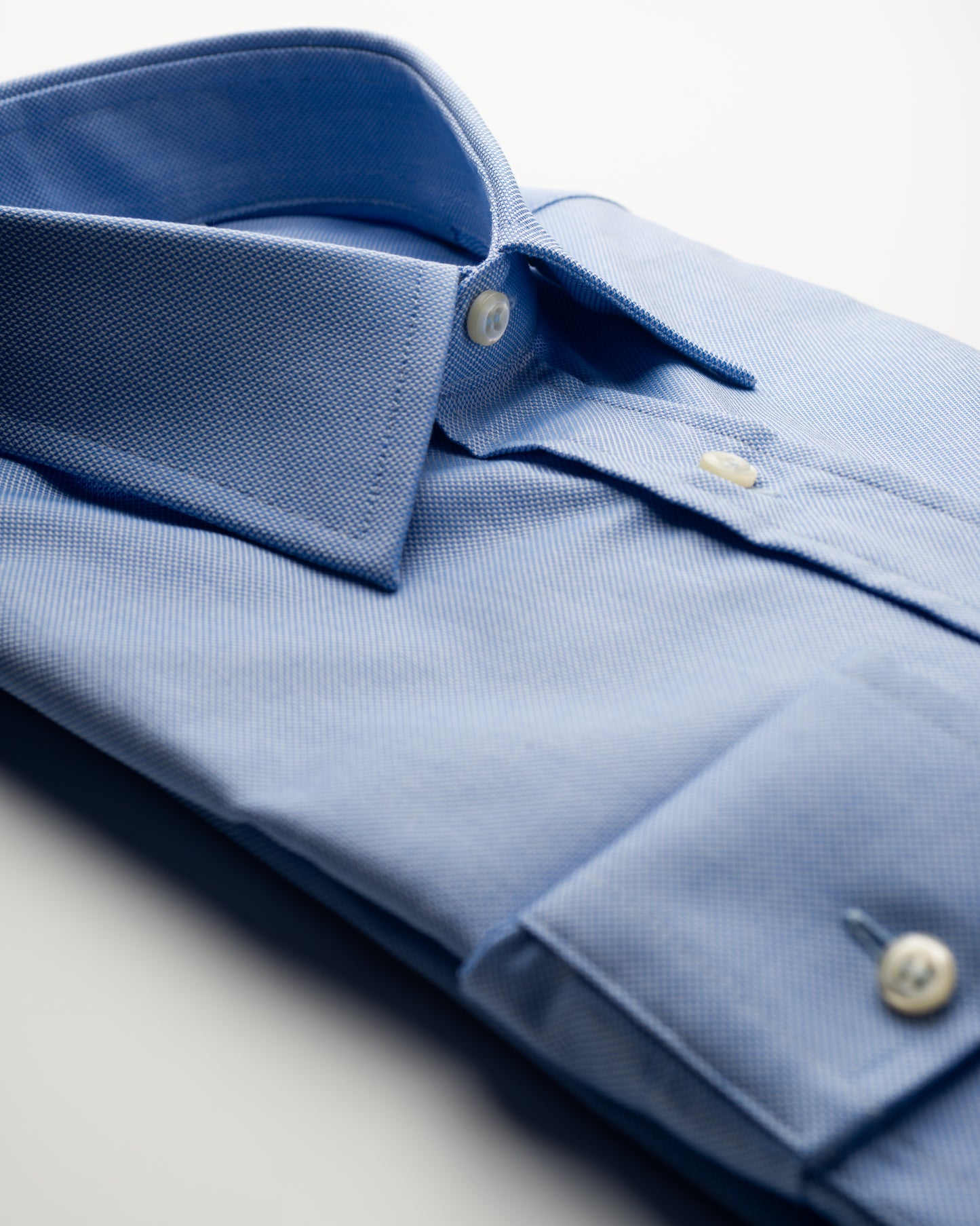 camicia da uomo regular in cotone oxford azzurra aviatore con collo italiano e polso tondo