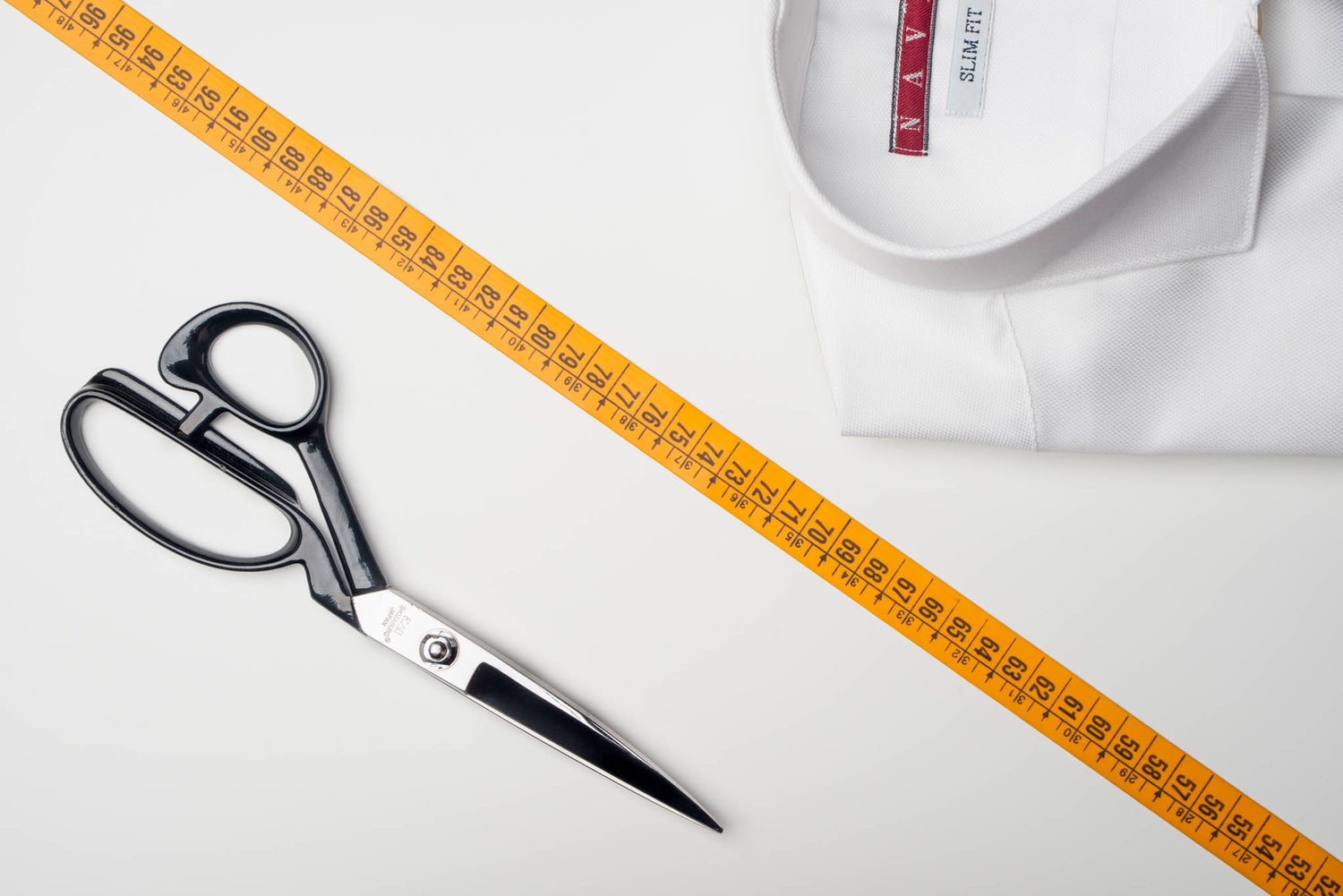 Camicia made in italy a brescia nava con forbici e metro